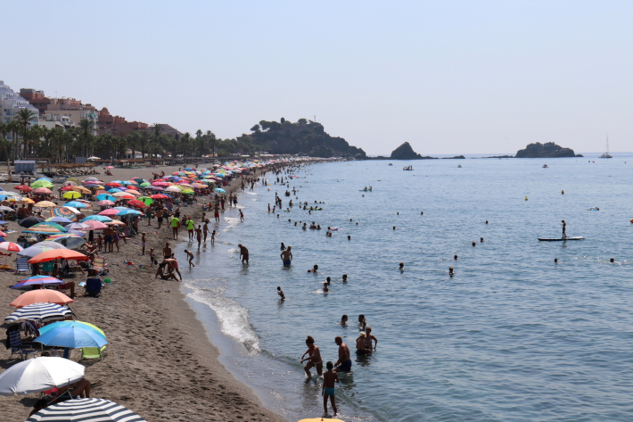 Las playas de San Cristbal, Puerta del Mar, Velilla y La Herradura renuevan su Q de calidad